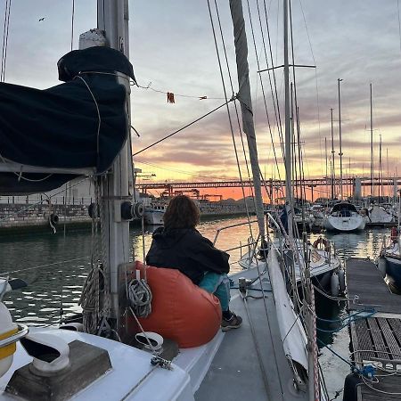 Отель Cozy Lisbon Marina Sleepaboard - Sail Away Экстерьер фото