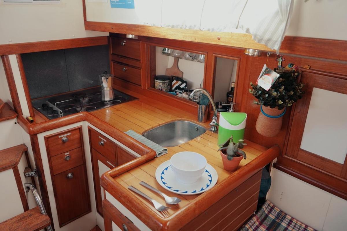 Отель Cozy Lisbon Marina Sleepaboard - Sail Away Экстерьер фото