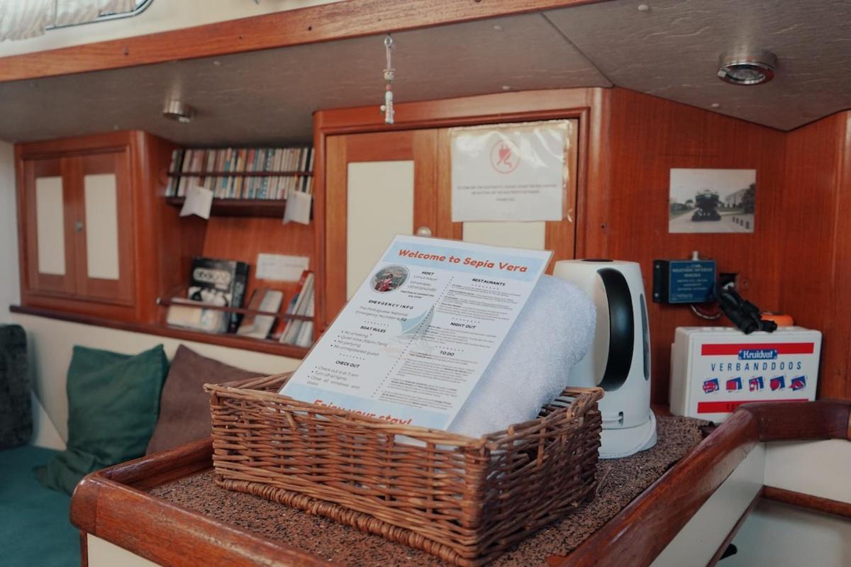 Отель Cozy Lisbon Marina Sleepaboard - Sail Away Экстерьер фото